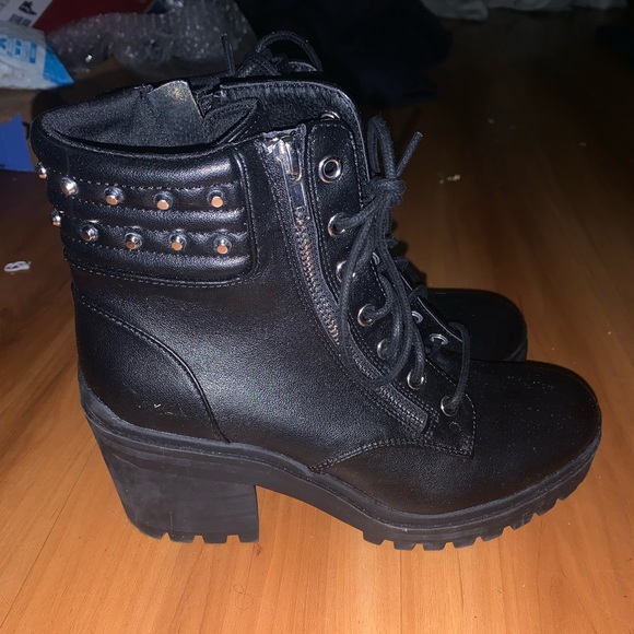 Women’s Casual Boots SIZE: 7 - Picture 2 of 4